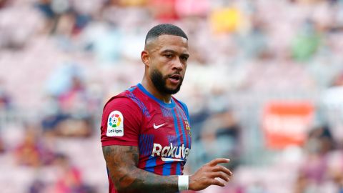 Barcelona's Memphis Depay walks into position during the Spanish La Liga soccer match between Barcelona and Getafe, at the Camp Nou stadium in Barcelona, Spain, Sunday, Aug. 29, 2021. (AP Photo/Joan Monfort)