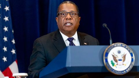 El subsecretario Brian Nichols se suma a polémica por reforma judicial en México.