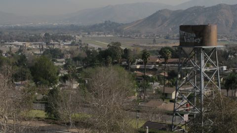 La planta se encuentra en Jurupa Valley en el condado de Riverside.