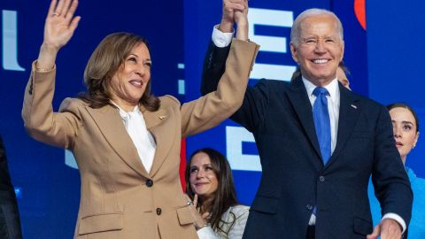 Biden cobija a Harris rumbo a la presidencia y advierte a Trump que descubrirá el poder de las mujeres