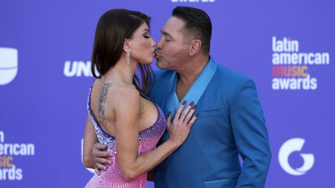 Óscar de la Hoya y Holly Sonders